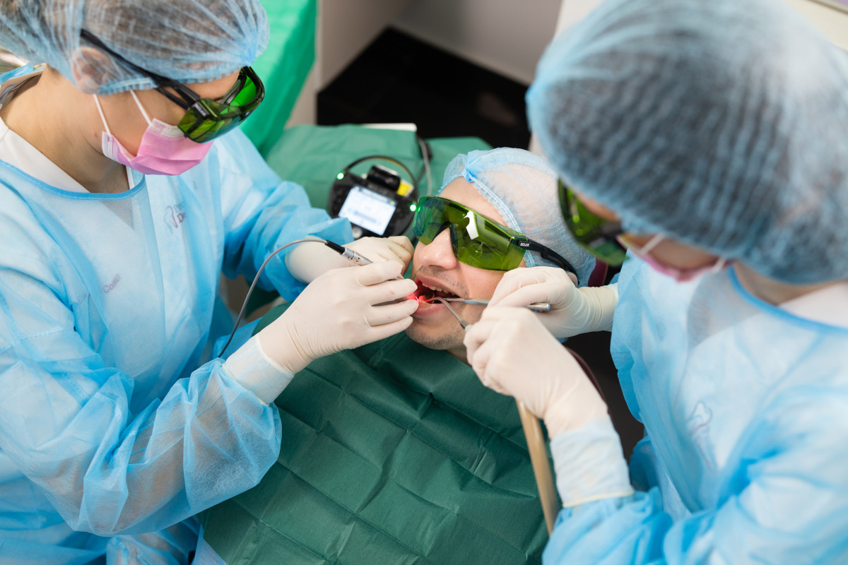 Tratamentul bolii parodontale cu LASER - Dr. Daniela Coman, Clinica Professional Dentist din Iași